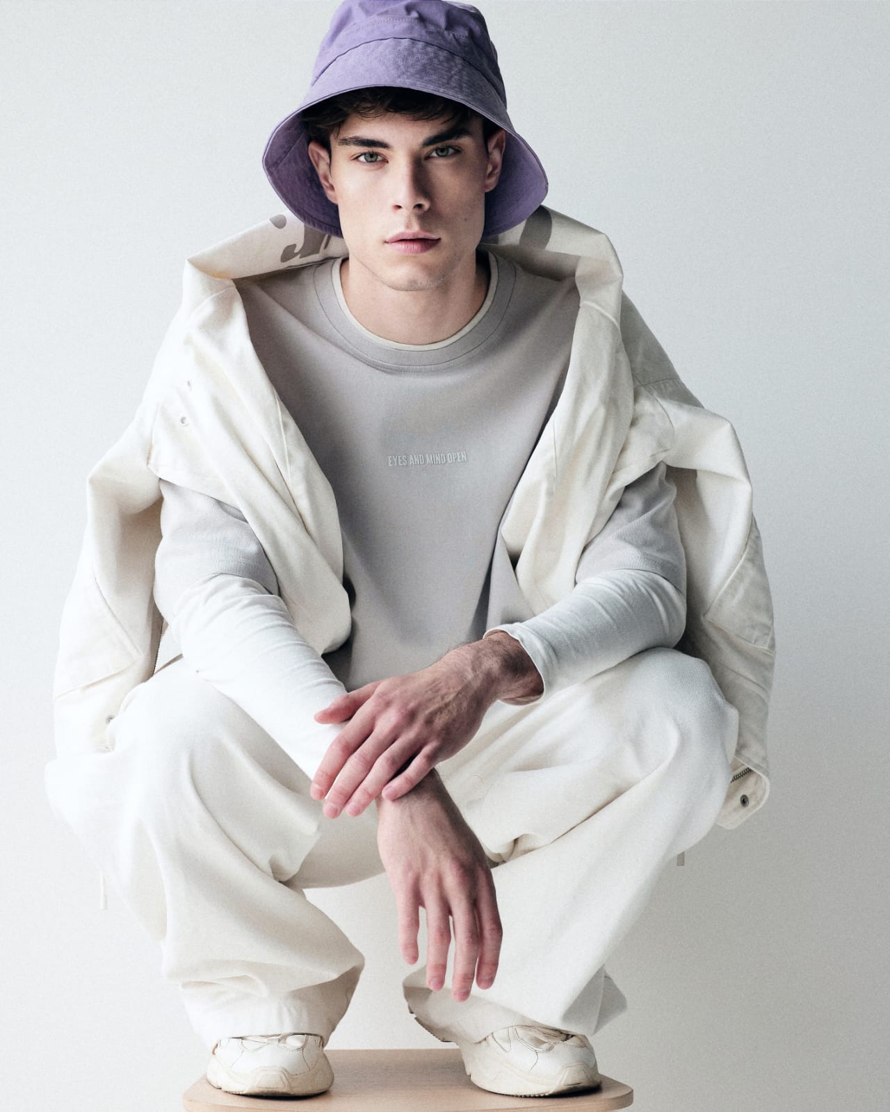 Mattia.

Linee essenziali, sguardo deciso e una presenza che si adatta a diversi contesti di shooting.

📩 info@giadimoda.com 

#giadimoda
#giadimodagency 
#fashionmodel 
#backstage
#shooting
